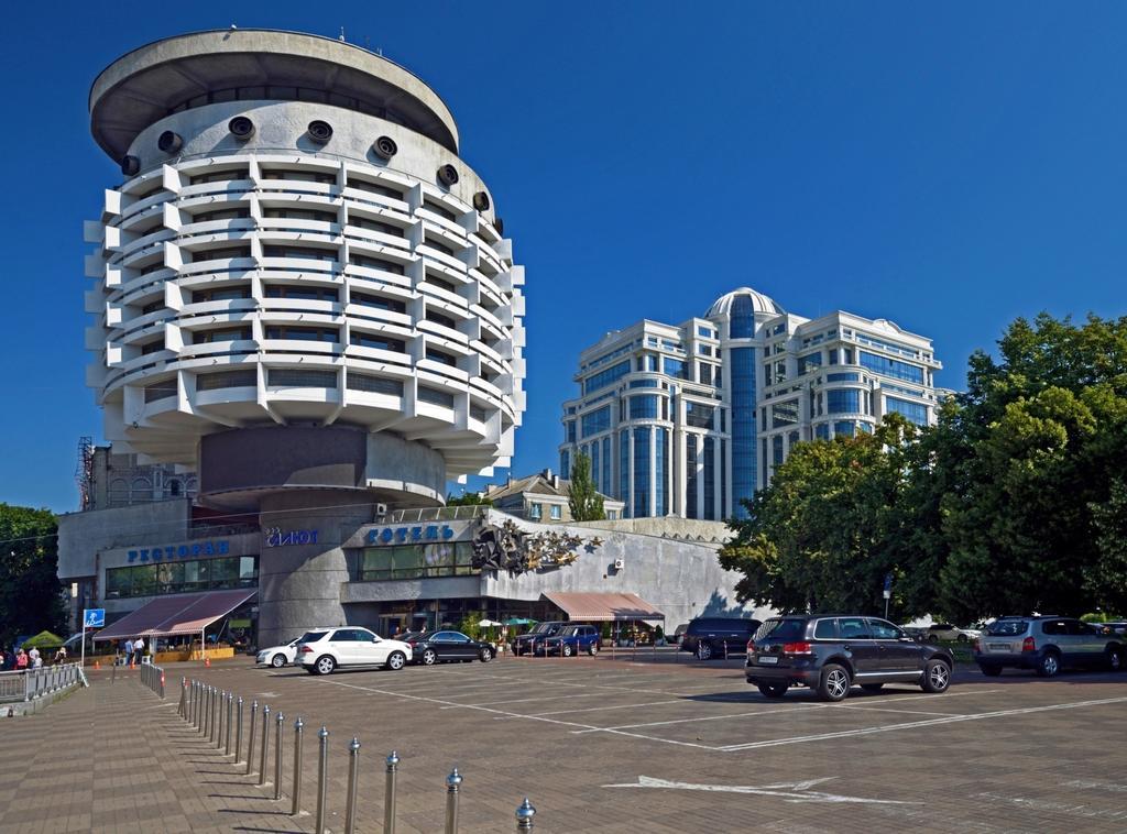 Salute Hotel Kiev Buitenkant foto
