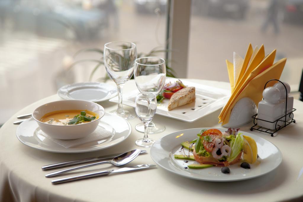Salute Hotel Kiev Buitenkant foto