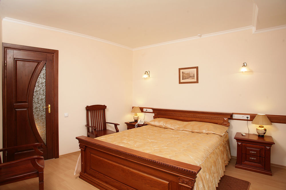 Salute Hotel Kiev Buitenkant foto