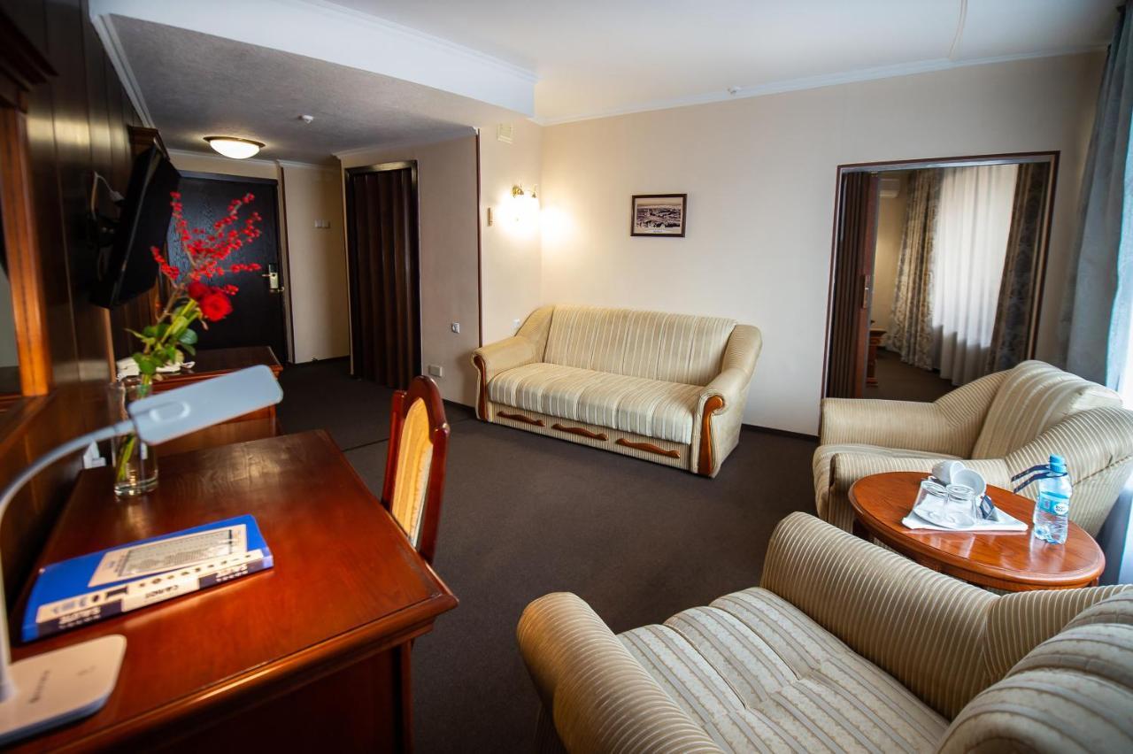Salute Hotel Kiev Buitenkant foto