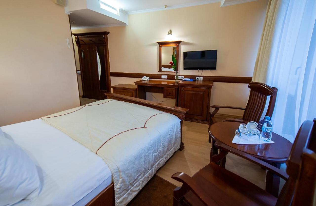 Salute Hotel Kiev Buitenkant foto