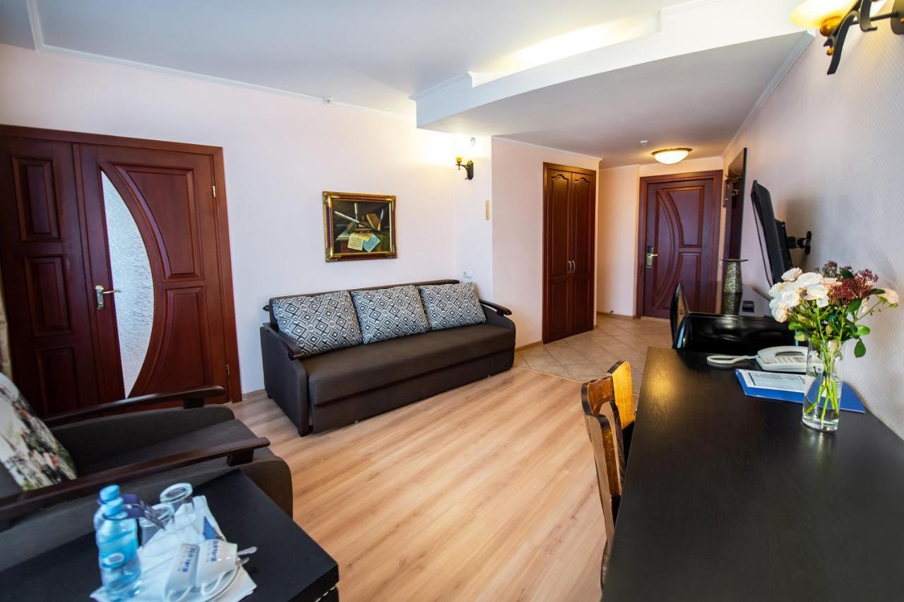 Salute Hotel Kiev Buitenkant foto