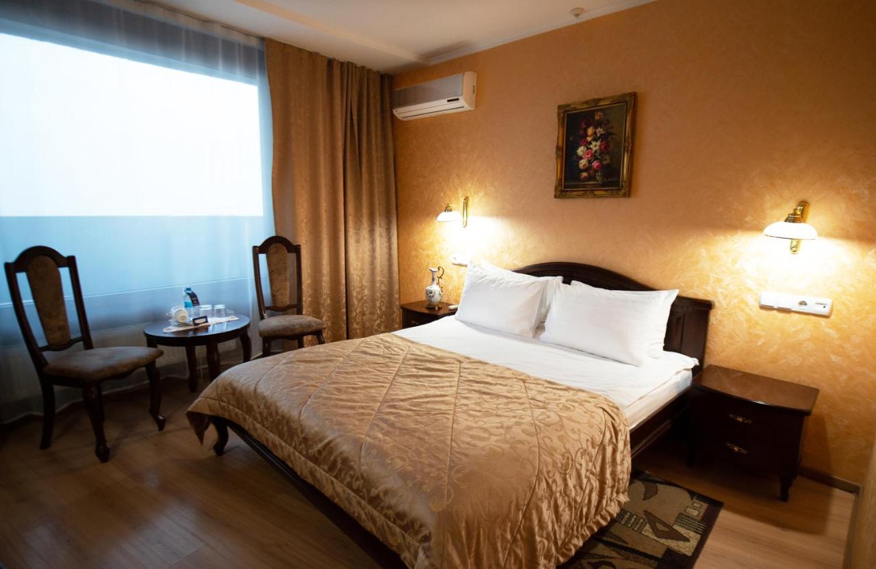 Salute Hotel Kiev Buitenkant foto